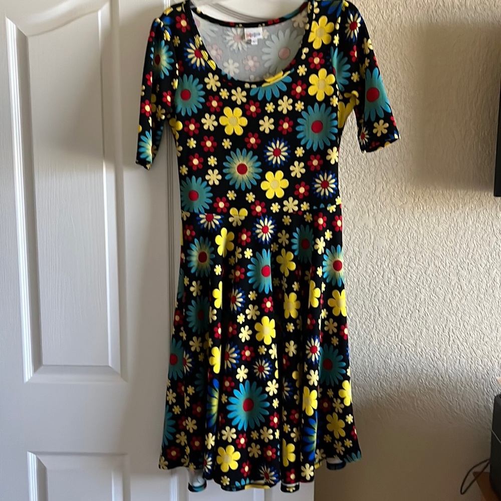 LuLaRoe Nicole Large Daisy print